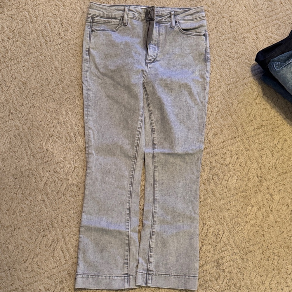 Articles Of Society Women's Straight Leg Jeans in Light Gray